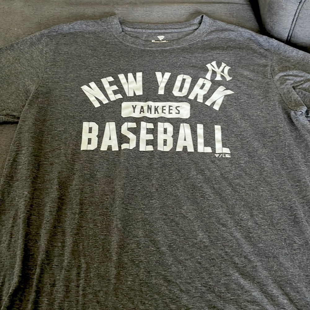 It’s a size large and it’s grey with the yankees logo